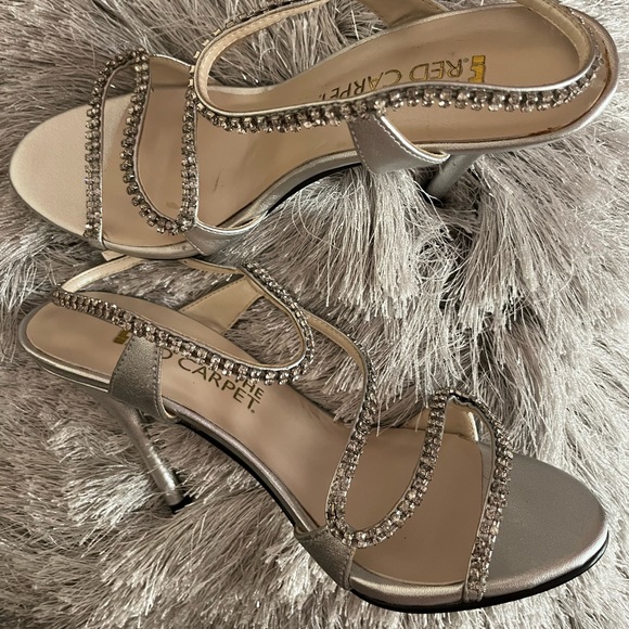 4in heels in silver w/rhinestones. Leather bottom manmade upper never worn! - Picture 1 of 5